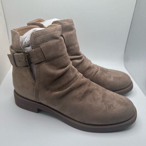 CUSHIONAIRE Burke Buckle Ankle Boot 7.5 TAUPE NEW - Picture 1 of 7